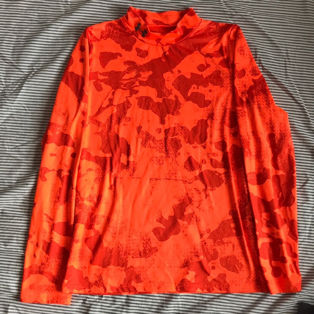 YXL boys fitted Under Armour shirt
